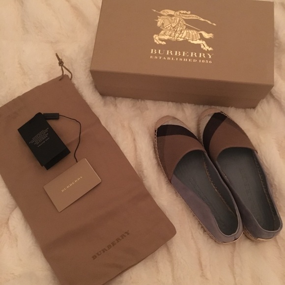 ⛔️SOLD⛔️Burberry espadrille flats new price firm - Picture 2 of 6